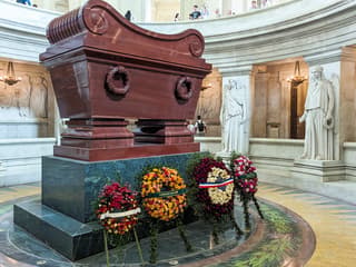 Small-Group Guided Tour of Napoleon’s Tomb and the Invalides — gallery 2