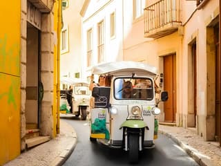 Lisbon: Private Tuk-Tuk Tour with Local Guide