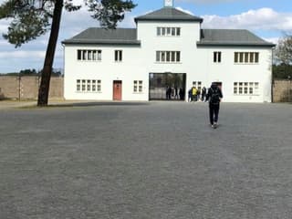 Sachsenhausen: Small Group Tour + Transport from Berlin