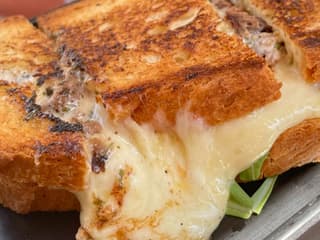 Paris: Canal St Martin Food Tour