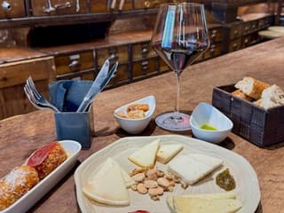 Madrid: Guided Walking Tour + Tapas Tasting & Drinks — gallery 3