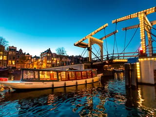 Amsterdam: 1-Hour Luxury Evening Canal Cruise on Heated Saloon Boat with Onboard Bar — gallery 3