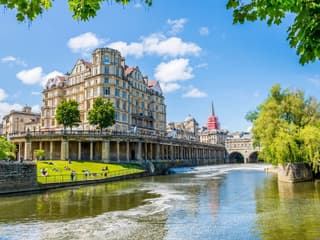 Historic architecture along the River Avon in Bath, England, featured in the Bridgerton Tour — Bridgerton: 1.5 Hour Guided Tour of Filming Locations in Bath with Music