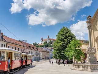 Bratislava: Guided Walking Tour + Castle Entry — gallery 3