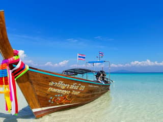 Phi Phi Islands: Boat Tour + Roundtrip Transfer from Khao Lak