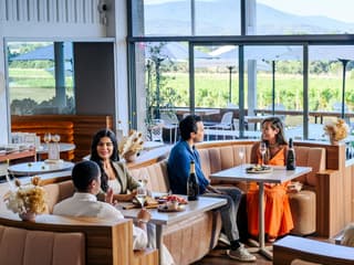 Yarra Valley: Guided Premium Lunch & Wine Tasting + Transfers