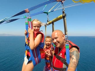 Hurghada: Guided Parasailing Experience + Roundtrip Transfer — gallery 1