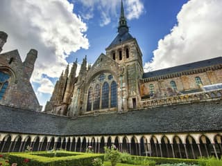 Mont Saint-Michel: Small Group Day Trip from Paris with Cider Tasting