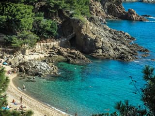 Costa Brava: Small Group Tour with Lunch from Barcelona
