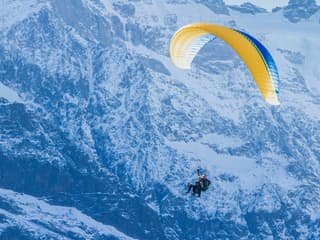 Interlaken Tandem Paragliding Flight, Interlaken