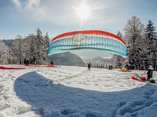 Interlaken Tandem Paragliding Flight, Interlaken