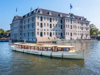 Amsterdam: 1-Hour Sightseeing Canal Cruise on Closed Heated Boat — gallery 3