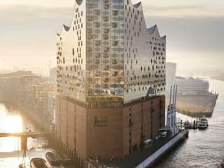 Elphi Plaza Guided Tour and Harbour Cruise