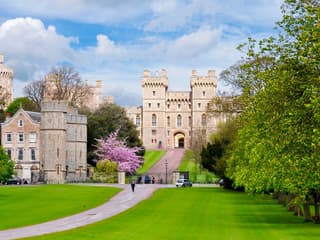 From London: Exclusive Entry to Stonehenge Inner Circle & Windsor Tour — gallery 2