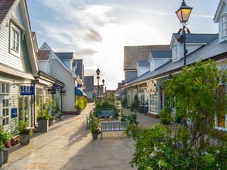 Bicester Shopping Village: Escorted Express Tour