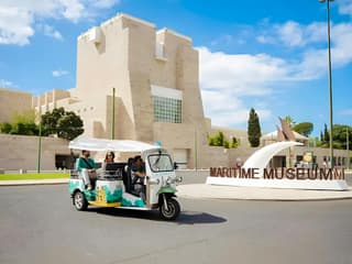 Lisbon: Private Tuk-Tuk Tour with Local Guide