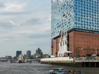 Elphi Plaza Guided Tour and Harbour Cruise