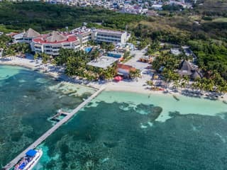 Isla Mujeres: Premium Catamaran Tour from Cancún