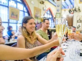 Barcelona: Wine & Tapas Guided e-Bike Tour — gallery 3