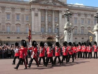 London: Walking Tour + Changing of the Guard at Buckingham Palace — gallery 3