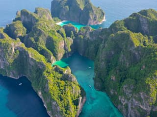 Phi Phi Islands: Boat Tour + Roundtrip Transfer from Khao Lak