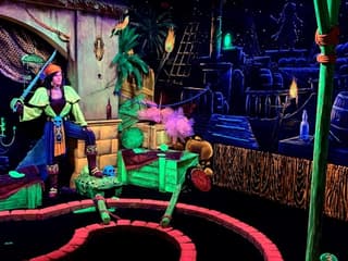 Aloha Amsterdam: Glow in the Dark Minigolf — gallery 1