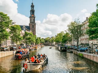 Amsterdam: 1-Hour Luxury Evening Canal Cruise on Heated Saloon Boat with Onboard Bar — gallery 1