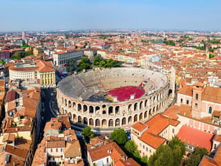 تور راهنمای بدون صف در آمفی‌تئاتر ورونا, Arena di Verona, P.za Bra, 1,, Verona