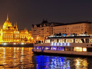 Budapest Danube River Nighttime Sightseeing Cruise — gallery 1