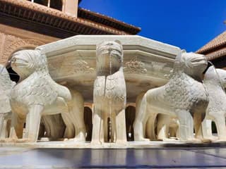 Alhambra Premium Skip-the-Line Guided Tour with Nasrid Palaces — gallery 1