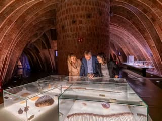 La Pedrera: Premium Small-Group Tour with Exclusive Access & Cava — gallery 1