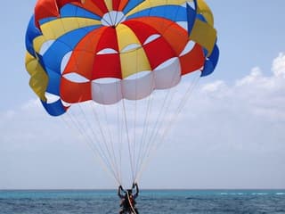 Hurghada: Guided Parasailing Experience + Roundtrip Transfer — gallery 2