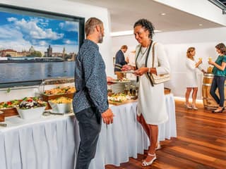 Prague Dinner Cruise on an Open-Top Glass Boat with Live Music — gallery 2
