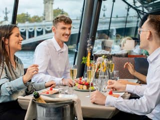 Bateaux Parisiens Seine River Lunch Cruise with French Menu — gallery 1