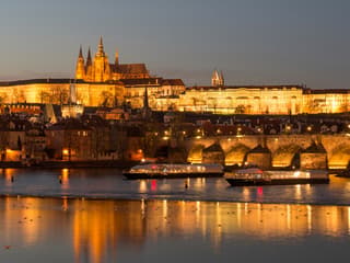 Prague Dinner Cruise on an Open-Top Glass Boat with Live Music — gallery 3