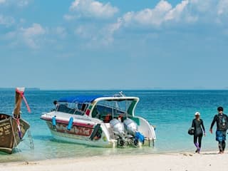 4 Islands Krabi: Guided Longtail Boat Tour from Ao Nang + Lunch — gallery 1