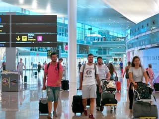 Trasllat amb autobús entre l'Aeroport de Barcelona i l'Aeroport de Girona, Girona