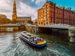 2-Hour Harbor Cruise in Hamburg with Live Commentary in German — gallery 3