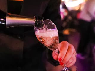 Dari Arc de Triomphe: Makan Malam Signature Bus Toqué dengan Pemandangan Paris, Paris
