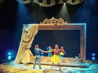 Efteling Theater Show: CARO, Efteling, Amsterdam