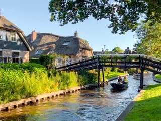From Amsterdam: Giethoorn Small-Group Day Tour with Electric Boat Ride — gallery 3