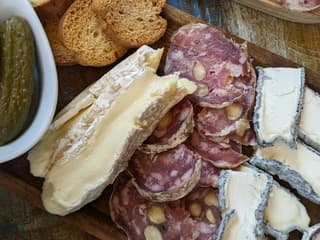 Paris: Canal St Martin Food Tour
