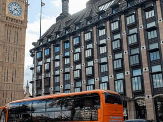 London: Guided Bus Tour + Live Entertainment — gallery 1