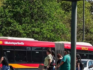 Seville: One-Way Transfer from Airport to City Center — gallery 1