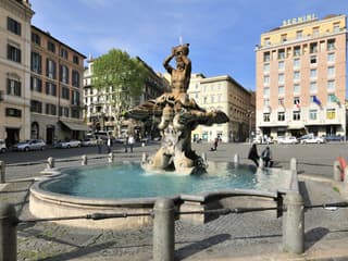 Rome: Fountains and Squares Semi-Private Walking Tour
