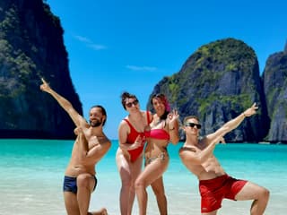 Phi Phi Islands: Boat Tour + Roundtrip Transfer from Khao Lak