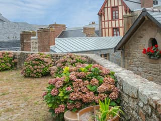 Mont Saint-Michel: Admission + Transport from Paris