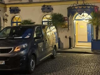 Paris: Shared Shuttle Transfer from Paris Montparnasse Station to CDG Airport