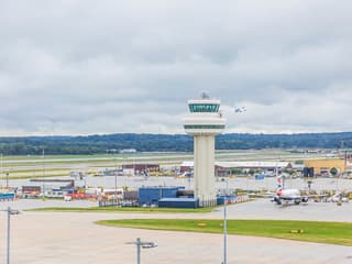 London Gatwick Airport Private Transfer — gallery 1