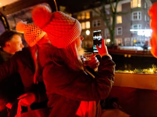 Amsterdam: 1-Hour Luxury Evening Canal Cruise on Heated Saloon Boat with Onboard Bar — gallery 2